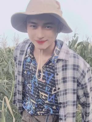 A post by @salkhantnyinyi on TikTok caption: ကတုံ ပြုံးသည်#ကတုံး #tiktokmyanmar 