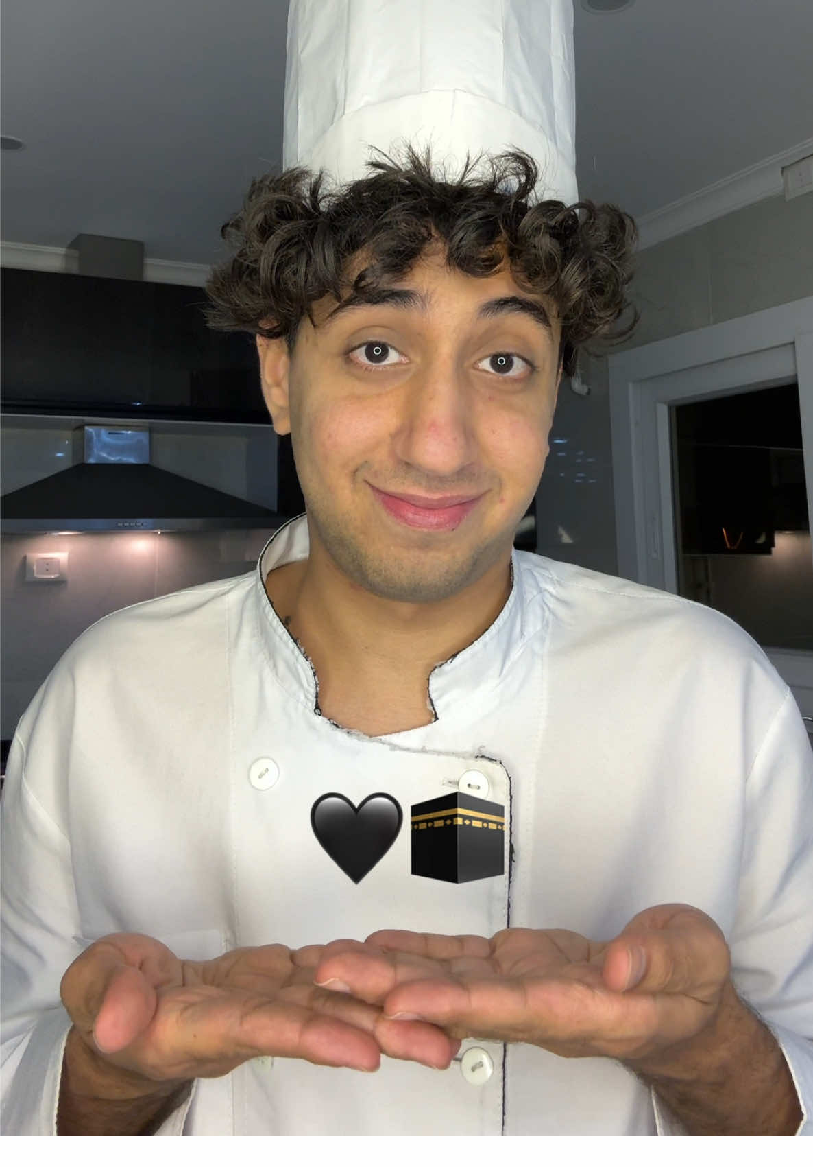 A post by @linguini on TikTok caption: ❤️❤️❤️❤️ #ratatouille #linguini👨🏻‍🍳 #foryou #challenge #reels #memes #funny #cringe 