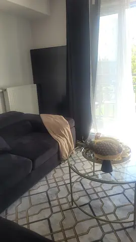 A post by @elissaparisparis on TikTok