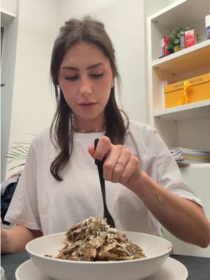 A post by @federica.scagnetti on TikTok caption: più carciofi che pasta come al solito 😂🫠 consigli su come far diventare i carciofi più morbidi ? 