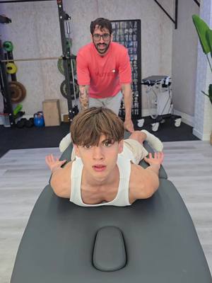 A post by @elcromass on TikTok caption: He flipado #elcromas 