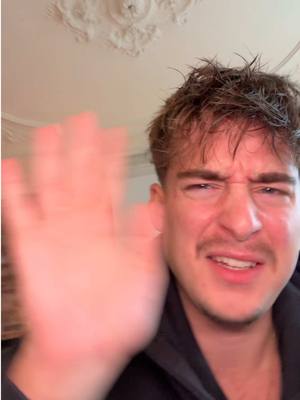 A post by @akaluuk on TikTok caption: Advertentie | Deze neverending driehoeksverhouding komt in de geschiedenisboeken denk ik @CeraVe #SkinCare #CeraveNL #faceitlikeanexpert 