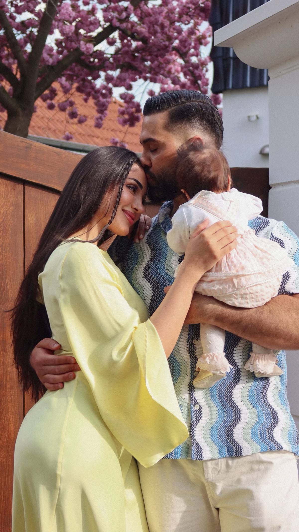 A post by @badran_fanar on TikTok caption: 🤍الحب ثلاثتنا 🫀