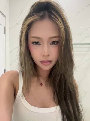 A post by @mumuluver on TikTok caption: หาคนเป่าผมให้กั้บ