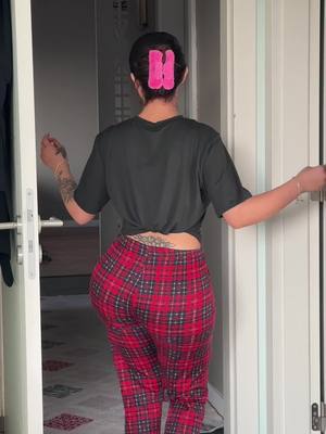 A post by @melekazad on TikTok caption: Güncel kilom 61 hayırlı olsun 😂
