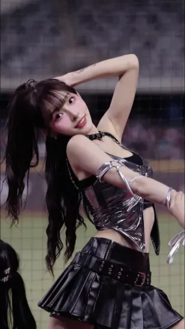 A post by @95_mizuki_tw on TikTok caption: 中場舞🖤 好久沒有發表演的影片໒꒰ྀི•ू⁼̴̶̤̀༥⁼̴̶̤́•ू ꒱ྀི১ #whiplash