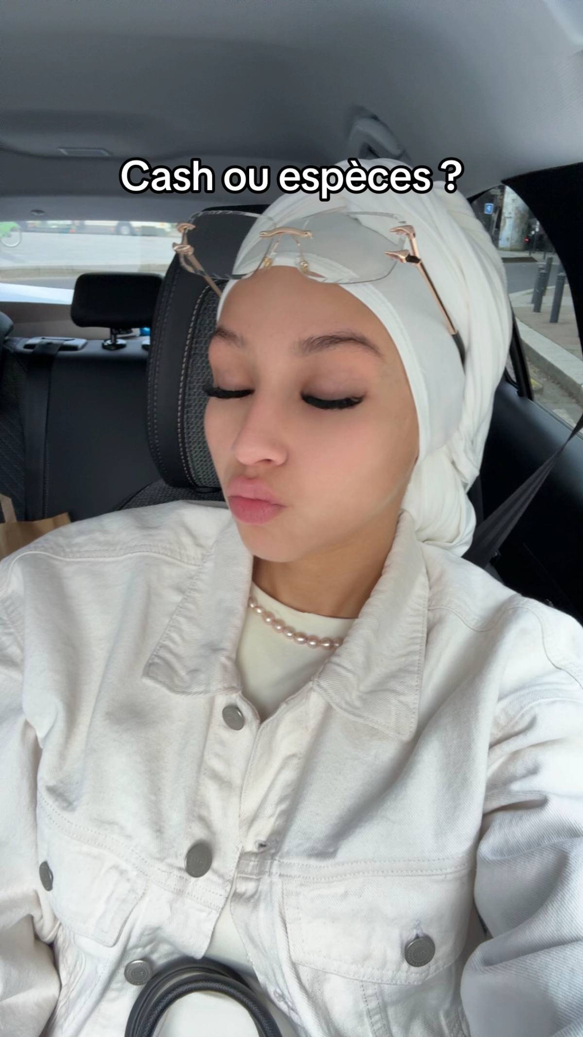 A post by @no_faceixyy on TikTok caption: Meilleur moyen de payement 😋🥰#devinelapersonne #CapCut #fypシ゚ 