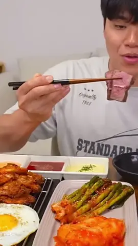 A post by @mukbangf4 on TikTok caption: Mukbang #mukbang #mukbangeatingshow #food #eat #eating #fyp #foryou #foryourpage #foryoupage #foodie #foodasmr #asmr #tasty #yummy #delicious  