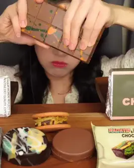 A post by @mukbangf4 on TikTok caption: Mukbang #mukbang #mukbangeatingshow #food #eat #eating #fyp #foryou #foryourpage #foryoupage #foodie #foodasmr #asmr #tasty #yummy #delicious  