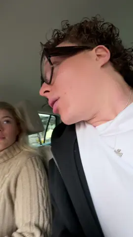 A post by @itsjabulani on TikTok caption: yllärit on parasta. Hyvää pääsiäistä.❤️