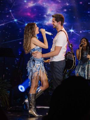 A post by @paulinagoto on TikTok caption: Me dijo que serías #capricornio ♑️✨ #paulinagoto #naturaltour #envivo 