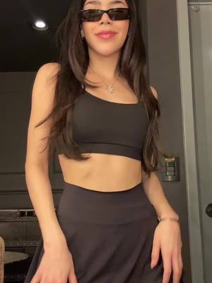 A post by @keniaos on TikTok caption: ahora háganlo ustedes bien 😆