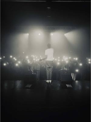 A post by @yorssy_ on TikTok caption: RENNES VOUS M’AVEZ FAIS KIFFER ❤️❤️ ON CONTINUE LE ROADTRIP À BORDEAUX LE 23.04 🤞🏾 #roadtrip #yorssy #pourtoi #music 