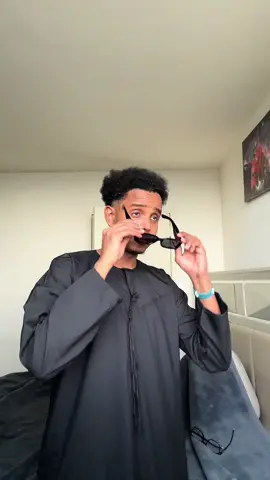 A post by @ on TikTok caption: Happy friday 😄 #fyp #foryoupage❤️❤️ #somalitiktok #somali #fypdong #canada_life🇨🇦 #toronto #xamar #ciyaalxamar #tiktoksomalia #viral_video #muqdisho #fördig #trendingvideo #likе #xyzabc #somaliproud #tiktoksomali 