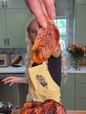A post by @tinekeyounger on TikTok caption: How to make a pineapple glazed ham 🍍🍖 perfect for Easter 🐣  follow me on ig TiniYounger