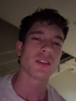 A post by @leonleiden on TikTok caption: Es un bonito contraste 