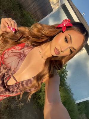 A post by @roloo18 on TikTok caption: ITS MY 20TH BDAY🥰🌺
