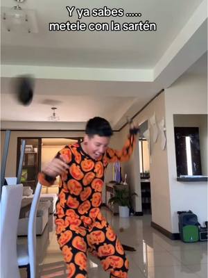 A post by @mariicentenoooo on TikTok caption: La sartén salió del chat 😰