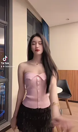A post by @110802me on TikTok caption: 🥲🥲😘💋💋💋💋