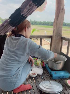 A post by @mgkhmer0 on TikTok caption: គេរស់​បែបគេ​ យេីងរស់បែបយេីង​ កុំតូចចិត្តអី​  🌾💚#fyp #foryou #tiktok #capcut @🌸 Mak Oun Lyka 🌸 @📷 ប៉ា អូនលីកា 🎬 