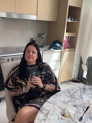 A post by @thewalkinkdead on TikTok caption: Réponse à @Alicia 🌹 @𝑻𝒉𝒆𝑾𝒂𝒍𝒌𝑰𝒏𝒌𝑴𝒖𝒎 sous surveillance #couple #humour 