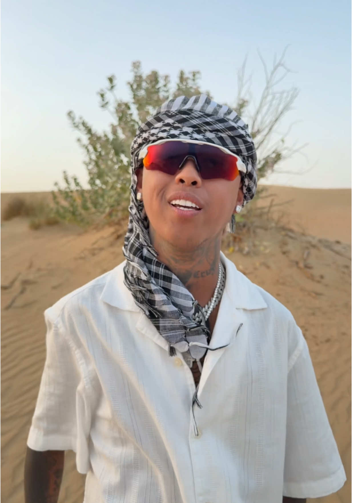 A post by @whamoscruzz on TikTok caption: DESERTO❤️#fyp #whamos #trending #Dubai 