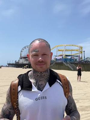 A post by @thewalkinkdead on TikTok caption: #cejour-là petit souvenir 