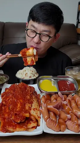 A post by @mukbangf4 on TikTok caption: Mukbang  Mukbang #mukbang #mukbangeatingshow #food #eat #eating #fyp #foryou #foryourpage #foryoupage #foodie #foodasmr #asmr #tasty #yummy #delicious  