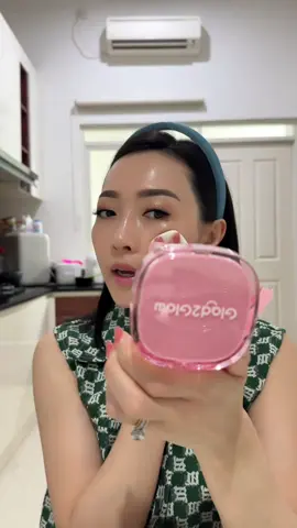 A post by @lizzebethmuaa on TikTok caption: makeup suka suka