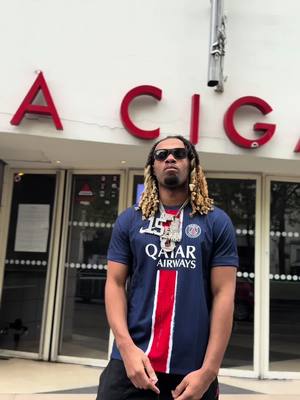 A post by @amk75officiel on TikTok caption: LA CIGALE EST OFFICIELLEMENT SOLD OUT LA FAMILLE CE 24 AVRIL ON ÉTEINT LA LUMIERE 💥💥‼️‼️‼️ #pourtoi #fyp #NewMusic #psg
