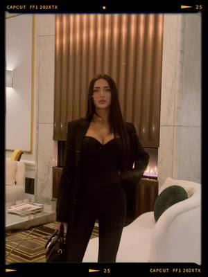 A post by @albavukaj on TikTok caption: 🐈‍⬛ #CapCut #viral #fyp 