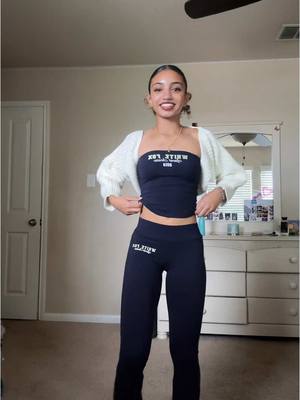 A post by @luvv4iys on TikTok caption: i love this dance 😭 #icywicy #fyp #popmusik #foryoupage 