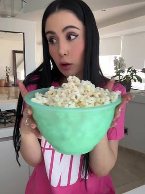 A post by @lupitavillalobosb on TikTok caption: Unas palomitas aburridas de morra para Juan #lupitavillalobos 