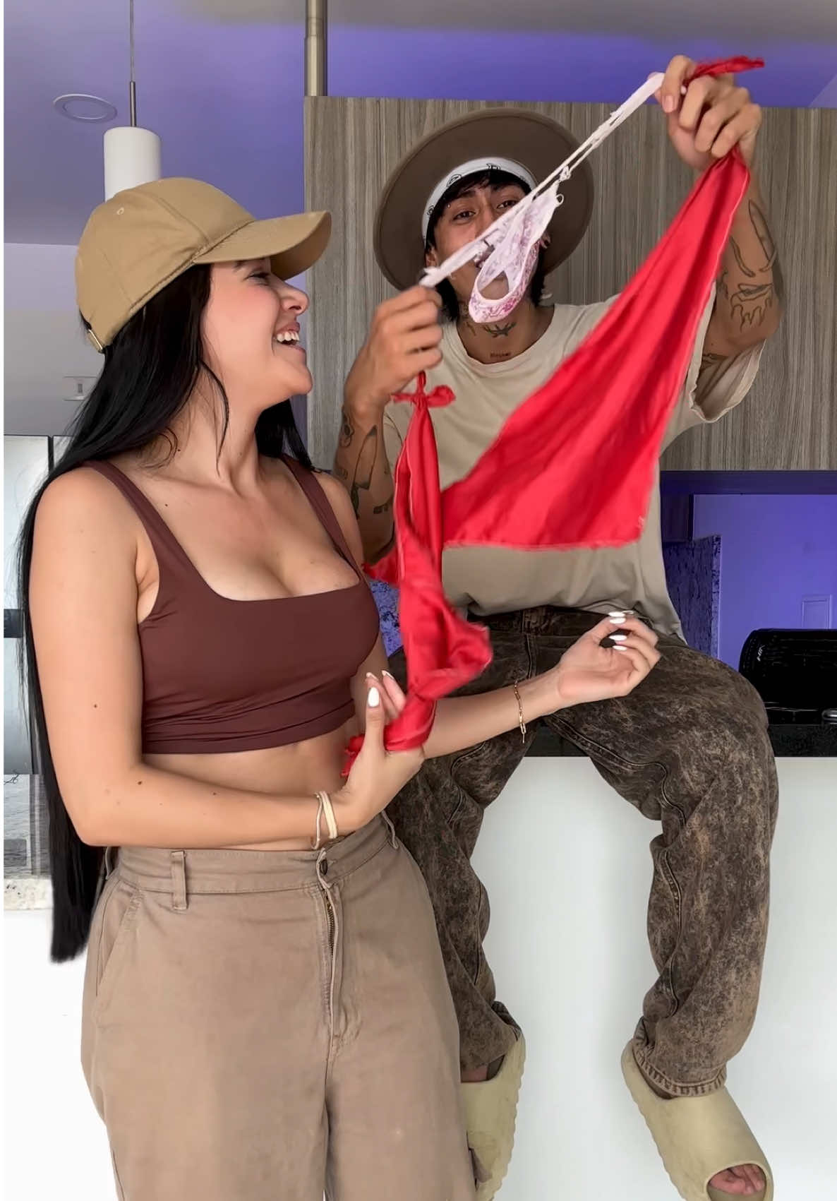 A post by @elmagodelsombrero on TikTok