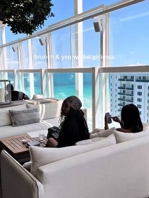 A post by @keikobeiko on TikTok caption: 1 hotel miami📍the view😍