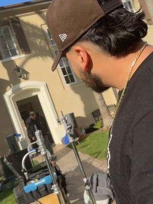 A post by @losprimosdeleste on TikTok caption: Con esos labios de miel 🍯😙 #parati #fyp #NuevaMusica 