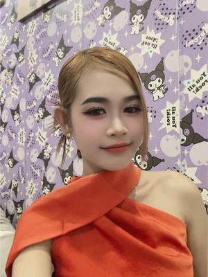 A post by @ on TikTok caption: ខ្លូួនខ្ញុំនេះនៅក្រមុំចែស🤣#ឈុតលេពងមាន់🐣 #ម៉ែកាជ្រុយ #អូនលីកា #ម៉ាក់លីកា #tiktok #fyp @🌸 Roth Short Film 🌸 @📷 ប៉ា អូនលីកា 🎬 