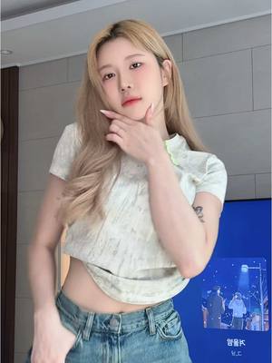 A post by @sia_jiwoo on TikTok caption: @KeniaOs 😉