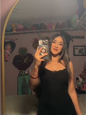 A post by @htx_michii713 on TikTok caption: #fyp #parati el link del vestido☺️^