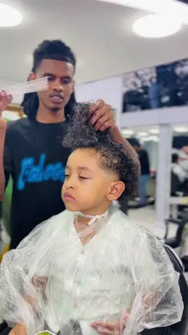 A post by @ on TikTok caption: دبي ابو هيل صالون مثير للرجال