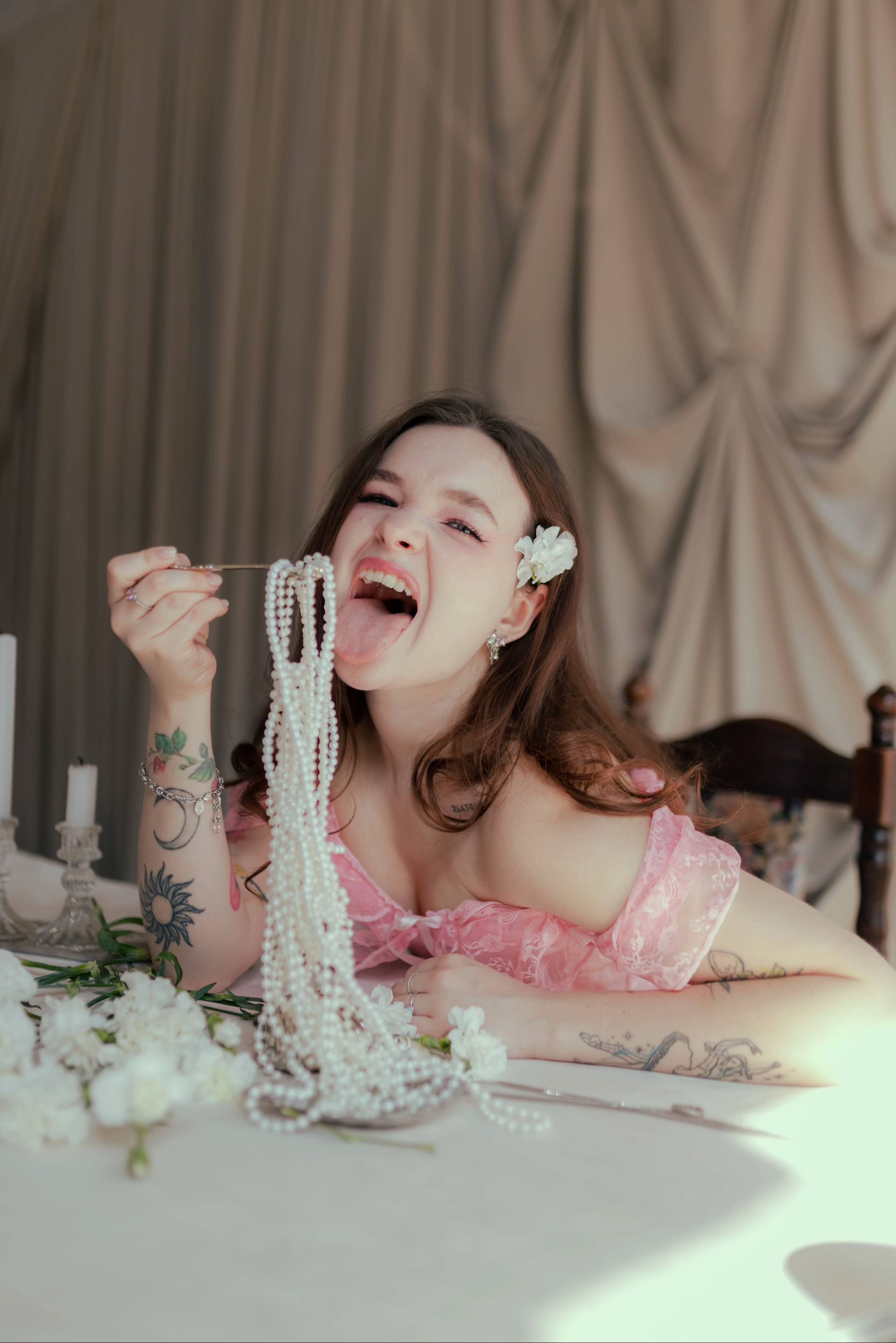 A post by @alyona_shvetz on TikTok caption: Какое фото нравится больше всего?