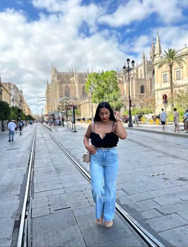 A post by @lauritadul7 on TikTok caption: 🤍