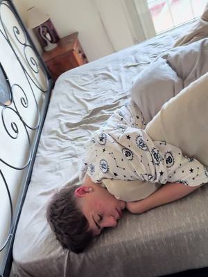 A post by @gretaasantarelli on TikTok caption: Povero piccolo @Daniele Santarelli 🩷 