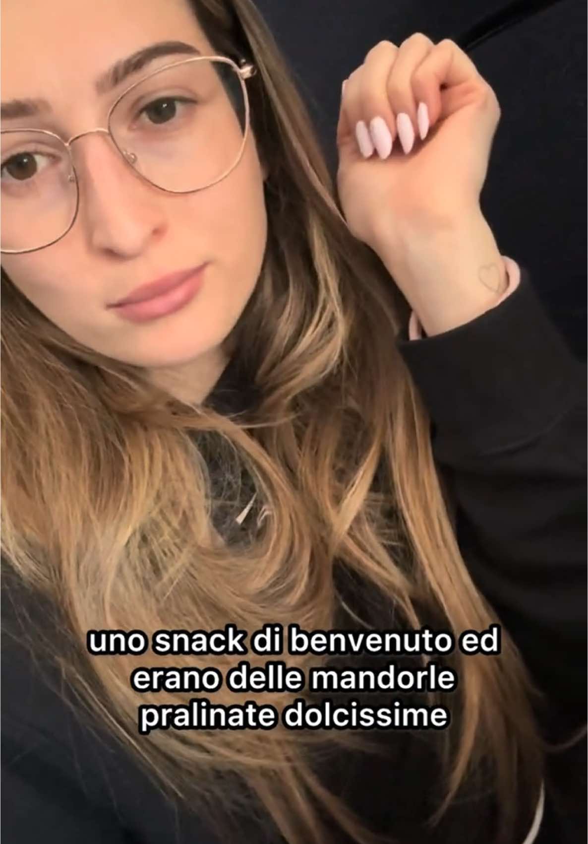 A post by @shinratensei98 on TikTok caption: Vi porto con me in business class verso Tokyo ✈️ #viaggi #shinratensei98 #giappone #business 
