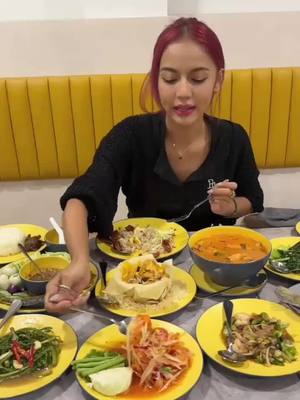 A post by @me_kansuda on TikTok caption: ဘန်ထပ်ထော် လမ်းမှာရှိတဲ့ မြန်မာလိုပြောပြီးမှာစားလို့ရတဲ့ ထိုင်းစားသောက်ဆိုင်သွားမယ် ⏰ Open Everyday 16:00-23:00 PM 🍽️ Reservation via Line@official  or call 0814444488 📍Location   https://g.co/kgs/q7d3osQ #EiEiAungHtunt #มีมีกัลย์สุดา #mekansuda 