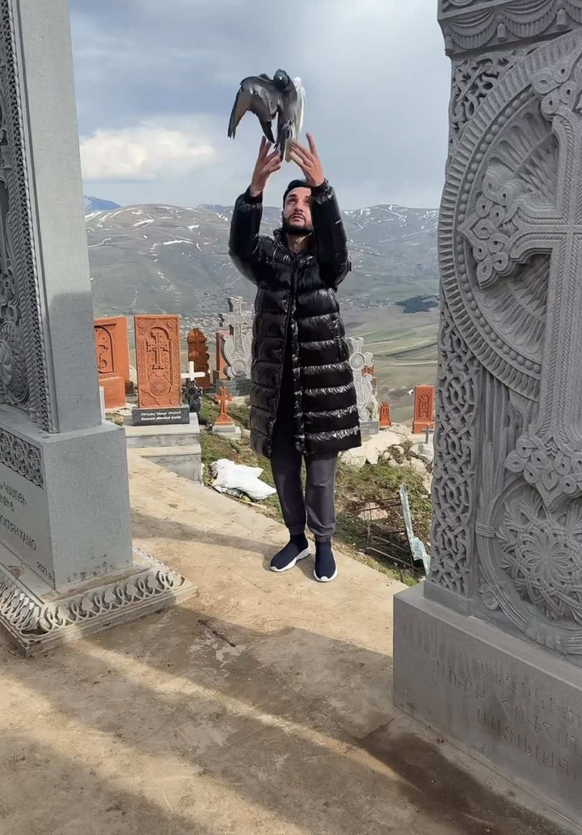 A post by @taron.sargsyan.officall on TikTok caption: #dumenakches 🫂 SHNORHAVOR SURB ZATIK🙏🏻
