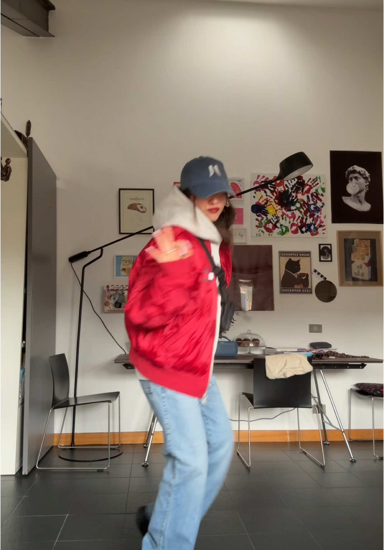 A post by @angelinamango__ on TikTok caption: flexing pasqualone buona domenica
