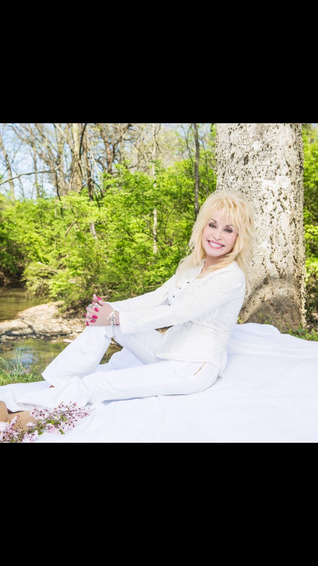 A post by @dollyparton on TikTok caption: Happy Easter! 💐