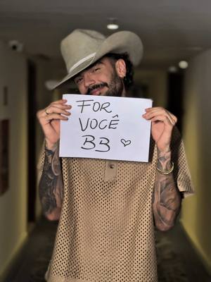 A post by @luanpereiracantor on TikTok caption: Manda pro bombom #fy 