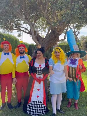A post by @esperansagrasia on TikTok caption: Recordáis a los personajes de Alicia En El País De Las Maravillas?? Pues estos son ellos actualmente…😔😔